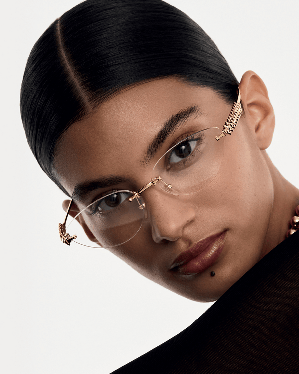 modella-occhiali-da-vista- modella-occhiali-da-vista-